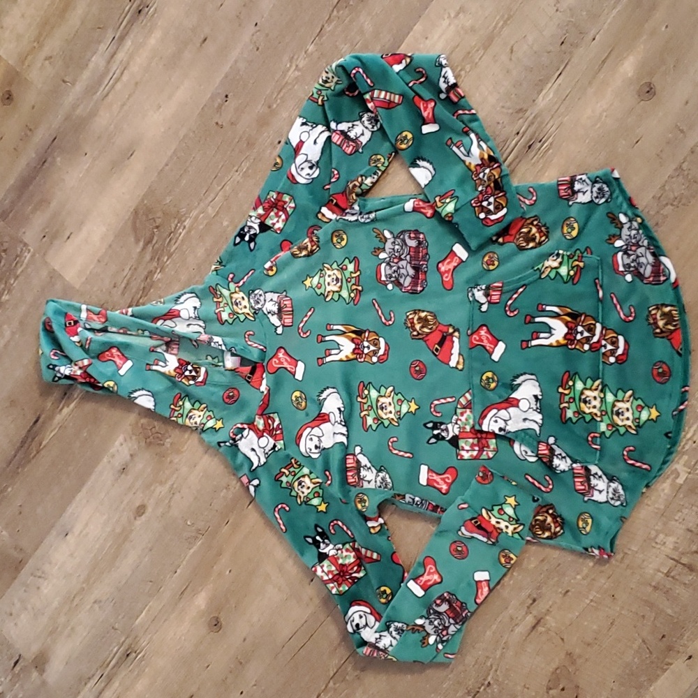 5/$15 Green Dog Christmas Shirt, size S